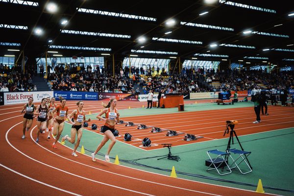 Marie Proepsting (VfL Eintracht Hannover) im 1500m Halbfinale bei den Deutschen Leichtathletik-Hallenmeisterschaften am 18.02.2023 in der Helmut-Koernig-Halle in Dortmund