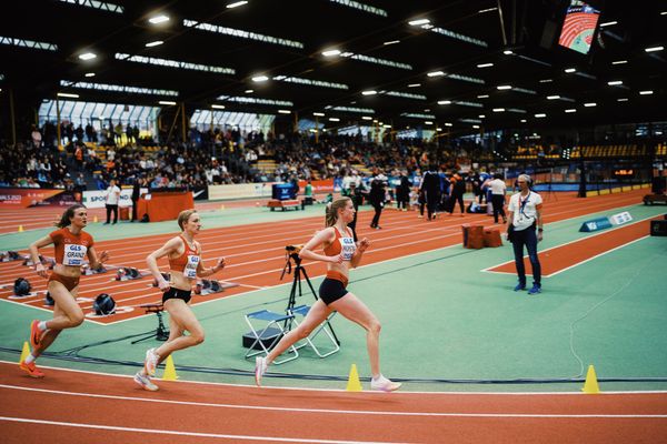 Marie Proepsting (VfL Eintracht Hannover) im 1500m Halbfinale bei den Deutschen Leichtathletik-Hallenmeisterschaften am 18.02.2023 in der Helmut-Koernig-Halle in Dortmund