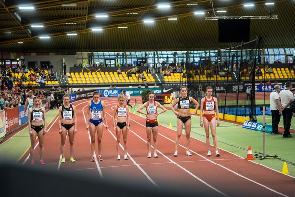 Katharina Trost (LG Stadtwerke Muenchen), Nele Weßel (Eintracht Frankfurt e.V.), Verena Meisl (TV Wattenscheid 01), Lisa Merkel (LG Region Karlsruhe), Jana Schluesche (VfL Eintracht Hannover), Luna Udelhoven (Berlin Track Club), Amelie Klug (TSV Bayer 04 Leverkusen) bei den Deutschen Leichtathletik-Hallenmeisterschaften am 18.02.2023 in der Helmut-Koernig-Halle in Dortmund