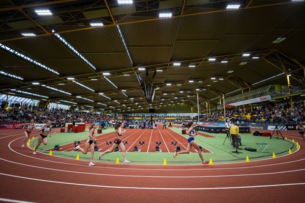 Verena Meisl (TV Wattenscheid 01), Lisa Merkel (LG Region Karlsruhe), Jana Schluesche (VfL Eintracht Hannover), Luna Udelhoven (Berlin Track Club), Amelie Klug (TSV Bayer 04 Leverkusen) bei den Deutschen Leichtathletik-Hallenmeisterschaften am 18.02.2023 in der Helmut-Koernig-Halle in Dortmund