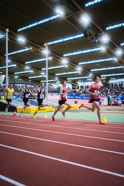 Niklas Buchholz (LSC Hoechstadt/Aisch), Maximilian Thorwirth (SFD 75 Duesseldorf-Sued), Marc Tortell (Athletics Team Karben) bei den Deutschen Leichtathletik-Hallenmeisterschaften am 18.02.2023 in der Helmut-Koernig-Halle in Dortmund