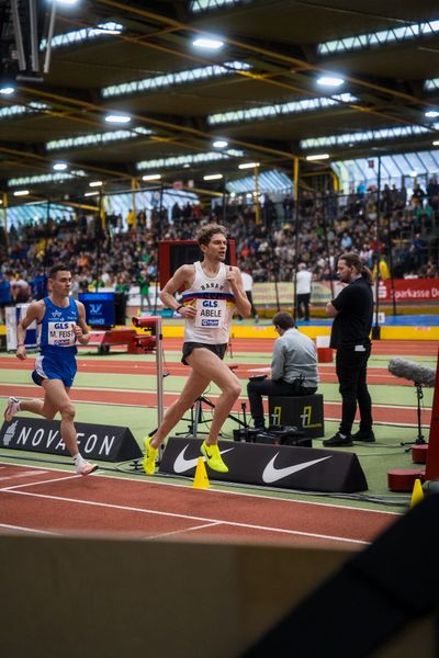 Lukas Abele (SSC Hanau-Rodenbach) bei den Deutschen Leichtathletik-Hallenmeisterschaften am 18.02.2023 in der Helmut-Koernig-Halle in Dortmund