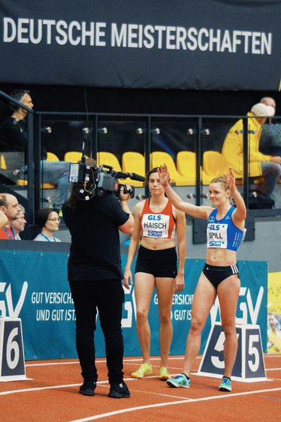 Tanja Spill (LAV Bayer Uerdingen/ Dorm.), Adeline Haisch (LG Region Karlsruhe) bei den Deutschen Leichtathletik-Hallenmeisterschaften am 18.02.2023 in der Helmut-Koernig-Halle in Dortmund