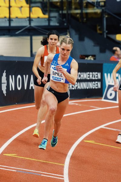 Tanja Spill (LAV Bayer Uerdingen/ Dorm.), Adeline Haisch (LG Region Karlsruhe) bei den Deutschen Leichtathletik-Hallenmeisterschaften am 18.02.2023 in der Helmut-Koernig-Halle in Dortmund