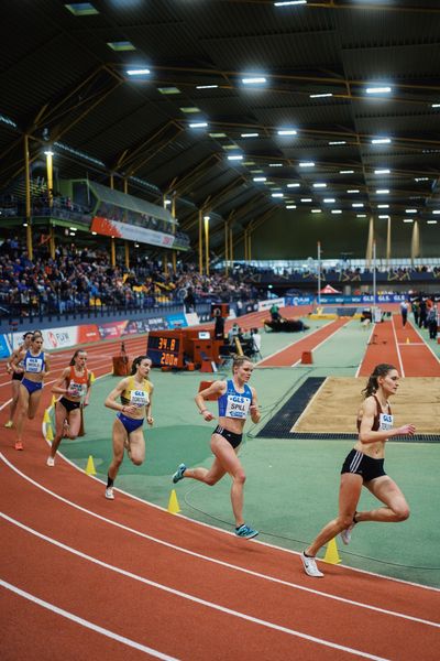 Tanja Spill (LAV Bayer Uerdingen/ Dorm.), Lara Tortell (Athletics Team Karben) bei den Deutschen Leichtathletik-Hallenmeisterschaften am 18.02.2023 in der Helmut-Koernig-Halle in Dortmund