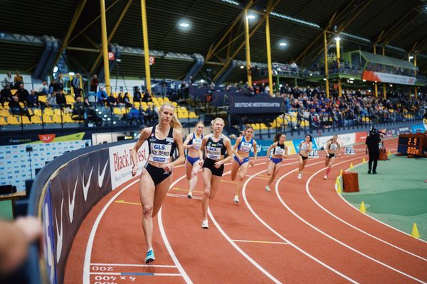 Majtie Kolberg (LG Kreis Ahrweiler), Nadine Stricker (SG Motor Gohlis-Nord Leipzig), Jolanda Kallabis (FT 1844 Freiburg) bei den Deutschen Leichtathletik-Hallenmeisterschaften am 18.02.2023 in der Helmut-Koernig-Halle in Dortmund