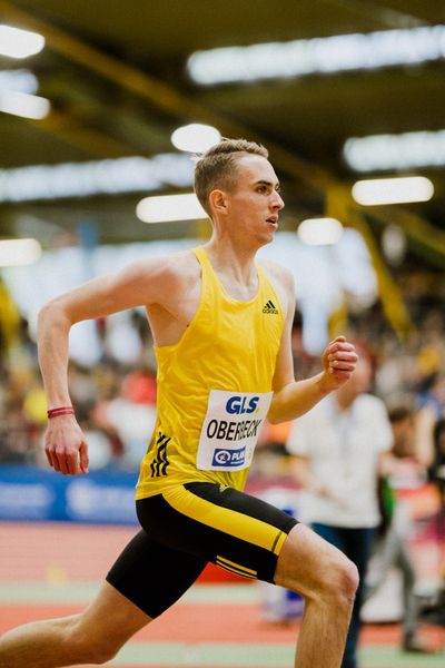 Luis Oberbeck (LG Goettingen) im 800m Halbfinale bei den Deutschen Leichtathletik-Hallenmeisterschaften am 18.02.2023 in der Helmut-Koernig-Halle in Dortmund