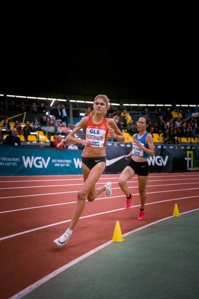 Konstanze Klosterhalfen (TSV Bayer 04 Leverkusen), Hanna Klein (LAV Stadtwerke Tuebingen) ueber 3000m bei den Deutschen Leichtathletik-Hallenmeisterschaften am 18.02.2023 in der Helmut-Koernig-Halle in Dortmund