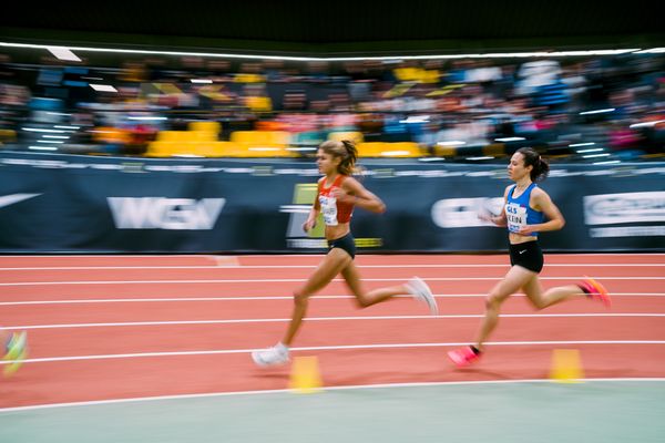 Konstanze Klosterhalfen (TSV Bayer 04 Leverkusen), Hanna Klein (LAV Stadtwerke Tuebingen) bei den Deutschen Leichtathletik-Hallenmeisterschaften am 18.02.2023 in der Helmut-Koernig-Halle in Dortmund