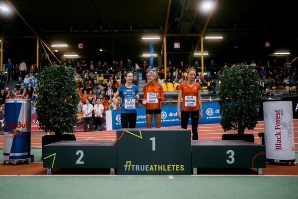 Hanna Klein (LAV Stadtwerke Tuebingen), Konstanze Klosterhalfen (TSV Bayer 04 Leverkusen), Lea Meyer (TSV Bayer 04 Leverkusen) bei den Deutschen Leichtathletik-Hallenmeisterschaften am 18.02.2023 in der Helmut-Koernig-Halle in Dortmund