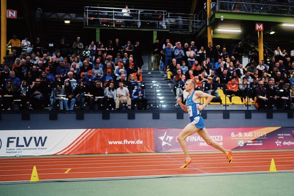 Nils Voigt (TV Wattenscheid 01) bei den Deutschen Leichtathletik-Hallenmeisterschaften am 18.02.2023 in der Helmut-Koernig-Halle in Dortmund