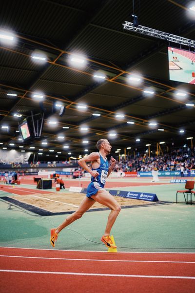 Nils Voigt (TV Wattenscheid 01) bei den Deutschen Leichtathletik-Hallenmeisterschaften am 18.02.2023 in der Helmut-Koernig-Halle in Dortmund