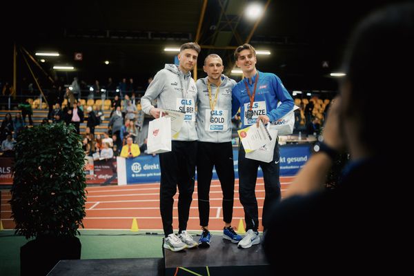 Marius Probst (TV Wattenscheid 01), Nils Voigt (TV Wattenscheid 01), Velten Schneider (VfL Sindelfingen) bei den Deutschen Leichtathletik-Hallenmeisterschaften am 18.02.2023 in der Helmut-Koernig-Halle in Dortmund