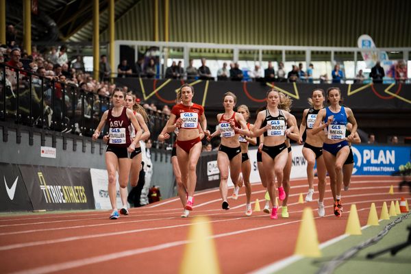 Vera Coutellier (ASV Koeln), Caterina Granz (LG Nord Berlin), Kerstin Kalthoff Schulze (LG Brillux Muenster), Katharina Trost (LG Stadtwerke Muenchen), Luna Udelhoven (Berlin Track Club), Verena Meisl (TV Wattenscheid 01) bei den Deutschen Leichtathletik-Hallenmeisterschaften am 19.02.2023 in der Helmut-Koernig-Halle in Dortmund