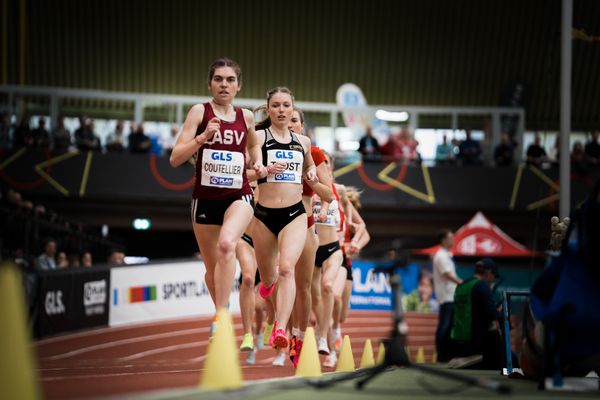 Vera Coutellier (ASV Koeln), Katharina Trost (LG Stadtwerke Muenchen) bei den Deutschen Leichtathletik-Hallenmeisterschaften am 19.02.2023 in der Helmut-Koernig-Halle in Dortmund