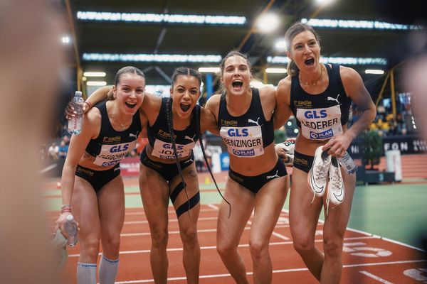 Sophie Amelie Lederer (LG Stadtwerke Muenchen), Tina Benzinger (LG Stadtwerke Muenchen), Hannah Fleischmann (LG Stadtwerke Muenchen), Viola John (LG Stadtwerke Muenchen) bei den Deutschen Leichtathletik-Hallenmeisterschaften am 19.02.2023 in der Helmut-Koernig-Halle in Dortmund