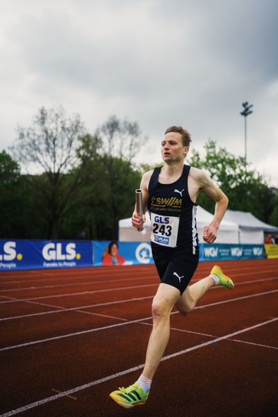 Vincent Schwenk (LG Stadtwerke Muenchen) am 29.04.2023 bei den deutschen Meisterschaften Langstaffel in Bietigheim-Bissingen