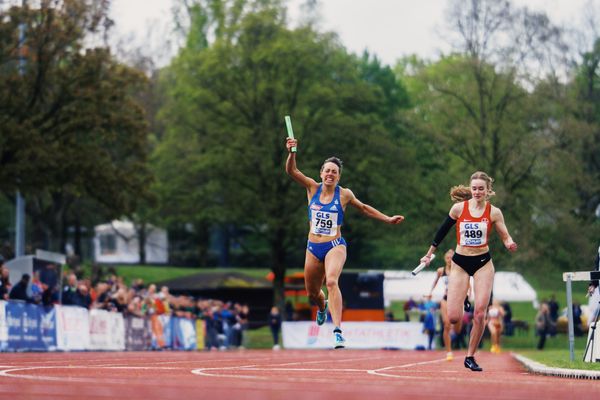 Carolina Krafzik (VfL Sindelfingen), Rebekka Babilon (TSV Bayer 04 Leverkusen)am 29.04.2023 bei den deutschen Meisterschaften Langstaffel in Bietigheim-Bissingen