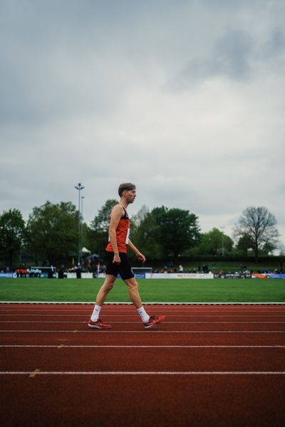 Immo Badtke (LG Osnabrueck) am 29.04.2023 bei den deutschen Meisterschaften Langstaffel in Bietigheim-Bissingen