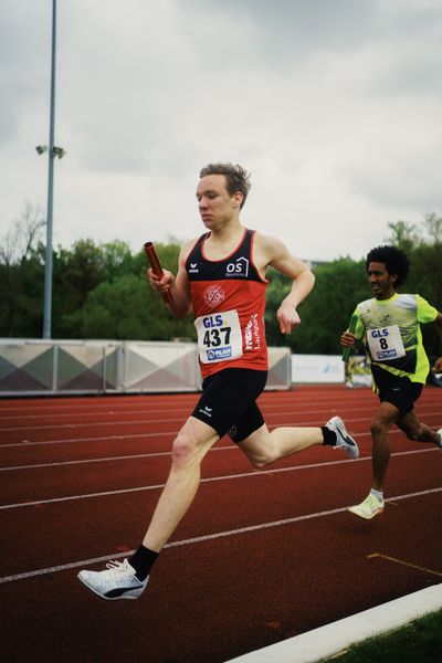 Filmon Teklebrhan-Berhe (LAC Freiburg), Henning Jeschke (LG Osnabrueck) am 29.04.2023 bei den deutschen Meisterschaften Langstaffel in Bietigheim-Bissingen