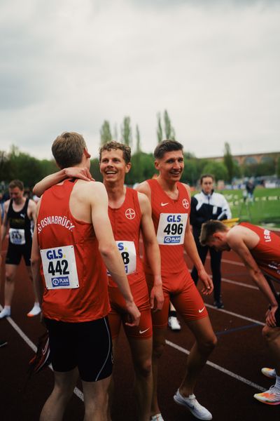 Erik Siemer (LG Osnabrueck), Steffen Riestenpatt (TSV Bayer 04 Leverkusen), Tom Klose (TSV Bayer 04 Leverkusen) am 29.04.2023 bei den deutschen Meisterschaften Langstaffel in Bietigheim-Bissingen