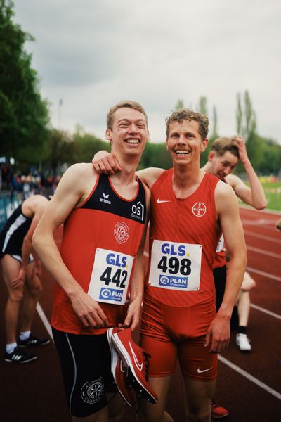 Erik Siemer (LG Osnabrueck), Steffen Riestenpatt (TSV Bayer 04 Leverkusen) am 29.04.2023 bei den deutschen Meisterschaften Langstaffel in Bietigheim-Bissingen