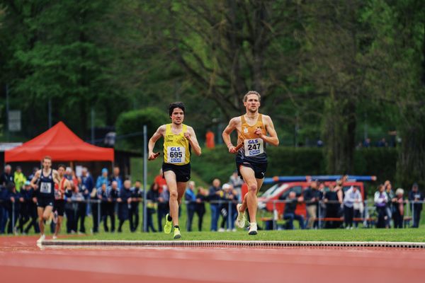 Timo Benitz (LG farbtex Nordschwarzwald) und Friedrich Biniok (LSC Hoechstadt/Aisch) am 29.04.2023 bei den deutschen Meisterschaften Langstaffel in Bietigheim-Bissingen