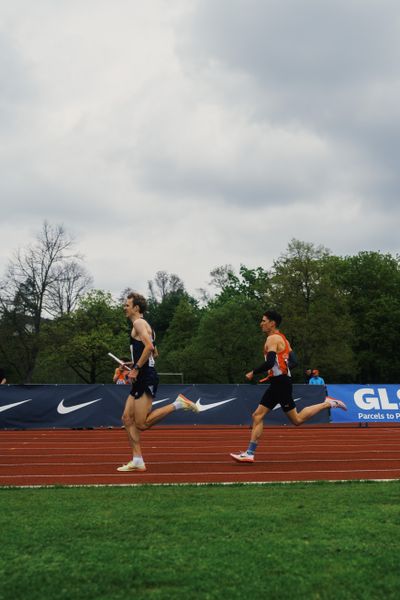 Robin Schilff (SCC Berlin) und Justin Lukas (LG Brillux Muenster) am 29.04.2023 bei den deutschen Meisterschaften Langstaffel in Bietigheim-Bissingen