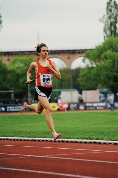 Aik Straub (LG Olympia Dortmund) am 29.04.2023 bei den deutschen Meisterschaften Langstaffel in Bietigheim-Bissingen