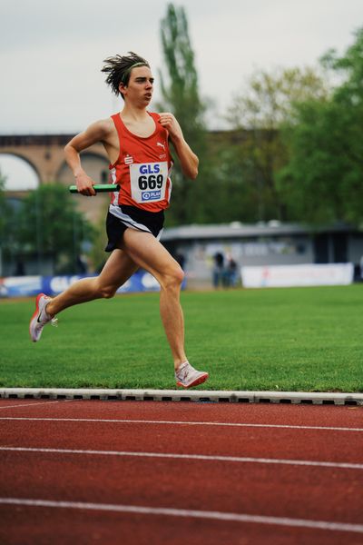 Aik Straub (LG Olympia Dortmund) am 29.04.2023 bei den deutschen Meisterschaften Langstaffel in Bietigheim-Bissingen
