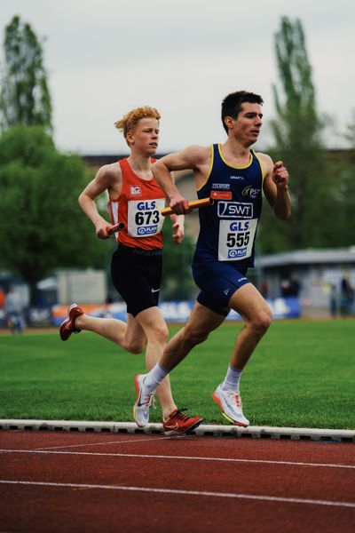 Luis Butterwegge (LC Paderborn), Philipp Adam (Post-Sportverein Trier) am 29.04.2023 bei den deutschen Meisterschaften Langstaffel in Bietigheim-Bissingen