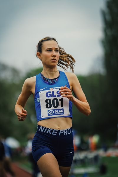 Hanna Klein (LAV Stadtwerke Tuebingen) am 29.04.2023 bei den deutschen Meisterschaften Langstaffel in Bietigheim-Bissingen