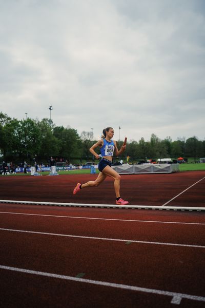 Hanna Klein (LAV Stadtwerke Tuebingen) am 29.04.2023 bei den deutschen Meisterschaften Langstaffel in Bietigheim-Bissingen