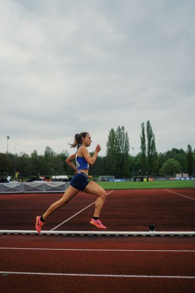 Hanna Klein (LAV Stadtwerke Tuebingen) am 29.04.2023 bei den deutschen Meisterschaften Langstaffel in Bietigheim-Bissingen