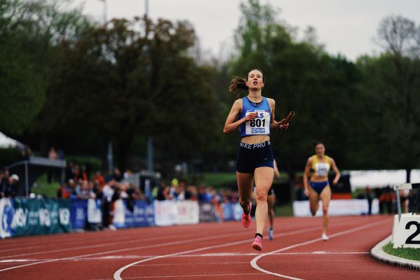 Hanna Klein (LAV Stadtwerke Tuebingen) am 29.04.2023 bei den deutschen Meisterschaften Langstaffel in Bietigheim-Bissingen