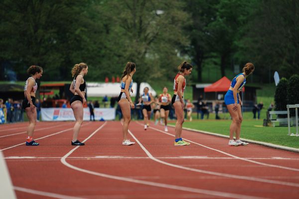 Warten auf den Wechsel am 29.04.2023 bei den deutschen Meisterschaften Langstaffel in Bietigheim-Bissingen