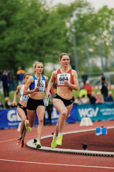 Christina Lehnen (LG Brillux Muenster), Janina Ruf (LAV Stadtwerke Tuebingen) am 29.04.2023 bei den deutschen Meisterschaften Langstaffel in Bietigheim-Bissingen