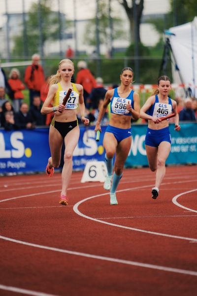Paula Terhorst (VfL Loeningen), Nele Fiedler (LAC Erdgas Chemnitz), Valeria Haase (LG Eichsfeld) am 29.04.2023 bei den deutschen Meisterschaften Langstaffel in Bietigheim-Bissingen