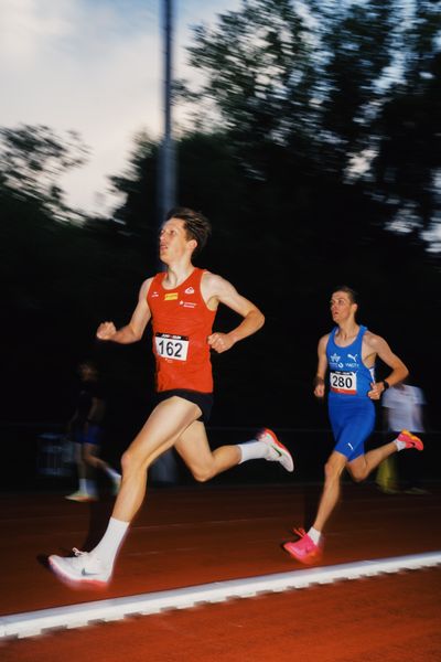 Robin Pluymackers (LG Rhein-Wied), Bastian Notzon (TV Wattenscheid 01) am 07.06.2023 beim Jump n Run Meeting im Stadion Dortmund-Hacheney in Dortmund