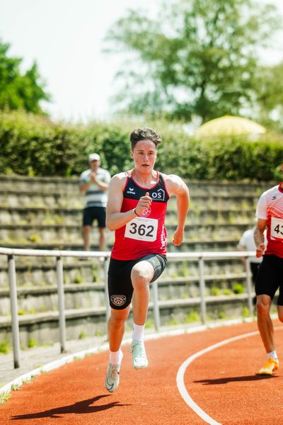 Frederik Baetzel (LG Osnabrueck) ueber 200m am 11.06.2023 waehrend den NLV + BLV U20/U16 Landesmeisterschaften im Stadion Berliner Ring in Verden