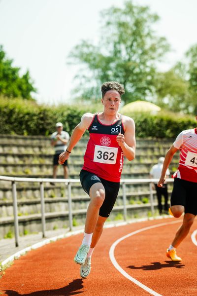 Frederik Baetzel (LG Osnabrueck) ueber 200m am 11.06.2023 waehrend den NLV + BLV U20/U16 Landesmeisterschaften im Stadion Berliner Ring in Verden