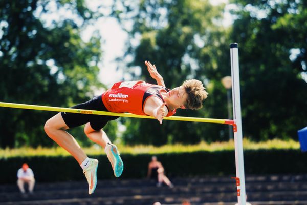 Bela Kluhs (LG Osnabrueck) beim Hochsprung am 11.06.2023 waehrend den NLV + BLV U20/U16 Landesmeisterschaften im Stadion Berliner Ring in Verden