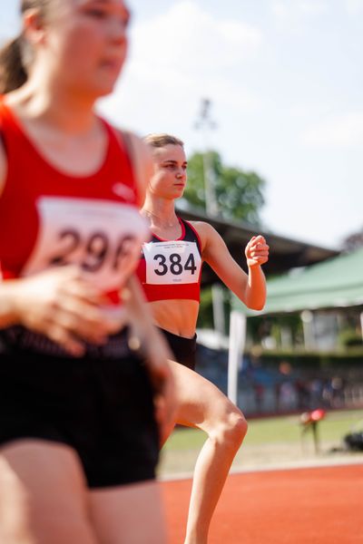 Merle Boettcher (LG Osnabrueck) ueber 800m am 11.06.2023 waehrend den NLV + BLV U20/U16 Landesmeisterschaften im Stadion Berliner Ring in Verden