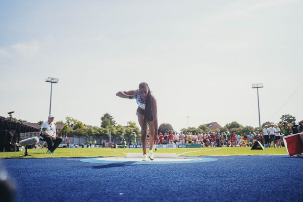 Nafissatou Thiam (BEL/Belgien) beim Kugelstoßen am 17.06.2023 beim Stadtwerke Ratingen Mehrkampf-Meeting im Stadion am Stadionring in Ratingen