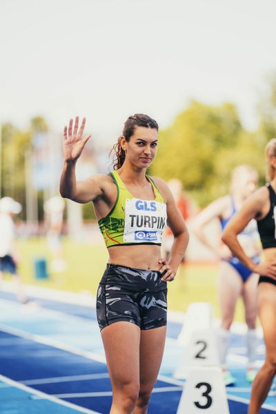 Esther Turpin (FRA/Frankreich) ueber 200m am 17.06.2023 beim Stadtwerke Ratingen Mehrkampf-Meeting im Stadion am Stadionring in Ratingen