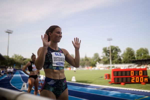 Emma Oosterwegel (NED/Niederlande) ueber 200m am 17.06.2023 beim Stadtwerke Ratingen Mehrkampf-Meeting im Stadion am Stadionring in Ratingen