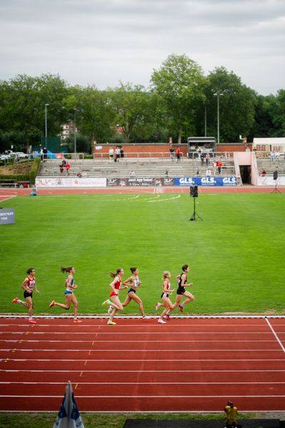 Nina Miletic (LG Filstal), Verena Meisl (TV Wattenscheid 01), Amelie Klug (TSV Bayer 04 Leverkusen), Charlotte Augenstein (Athletics Team Karben), Lisa Merkel (LG Region Karlsruhe), Jasmina Stahl (Hannover 96) im 1500m Vorlauf am 01.07.2023 waehrend den deutschen U23 Leichtathletik-Meisterschaften im Jahnstadion in Göttingen