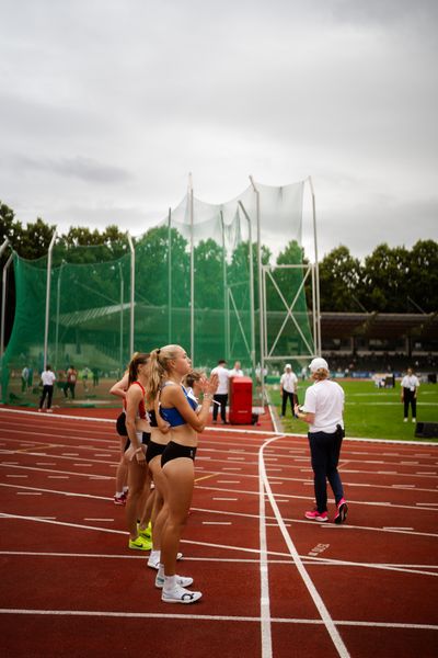 Fabiane Meyer (TV Westfalia Epe) beim Start des 1500m Halbfinale am 01.07.2023 waehrend den deutschen U23 Leichtathletik-Meisterschaften im Jahnstadion in Göttingen