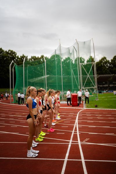 Fabiane Meyer (TV Westfalia Epe) beim Start des 1500m Halbfinale am 01.07.2023 waehrend den deutschen U23 Leichtathletik-Meisterschaften im Jahnstadion in Göttingen