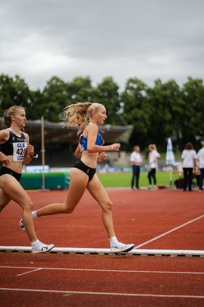 Olivia Guerth (Diezer TSK Oranien) und Fabiane Meyer (TV Westfalia Epe) am 01.07.2023 waehrend den deutschen U23 Leichtathletik-Meisterschaften im Jahnstadion in Göttingen